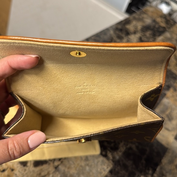 Louis Vuitton Monogram Florentine - Picture 3 of 5